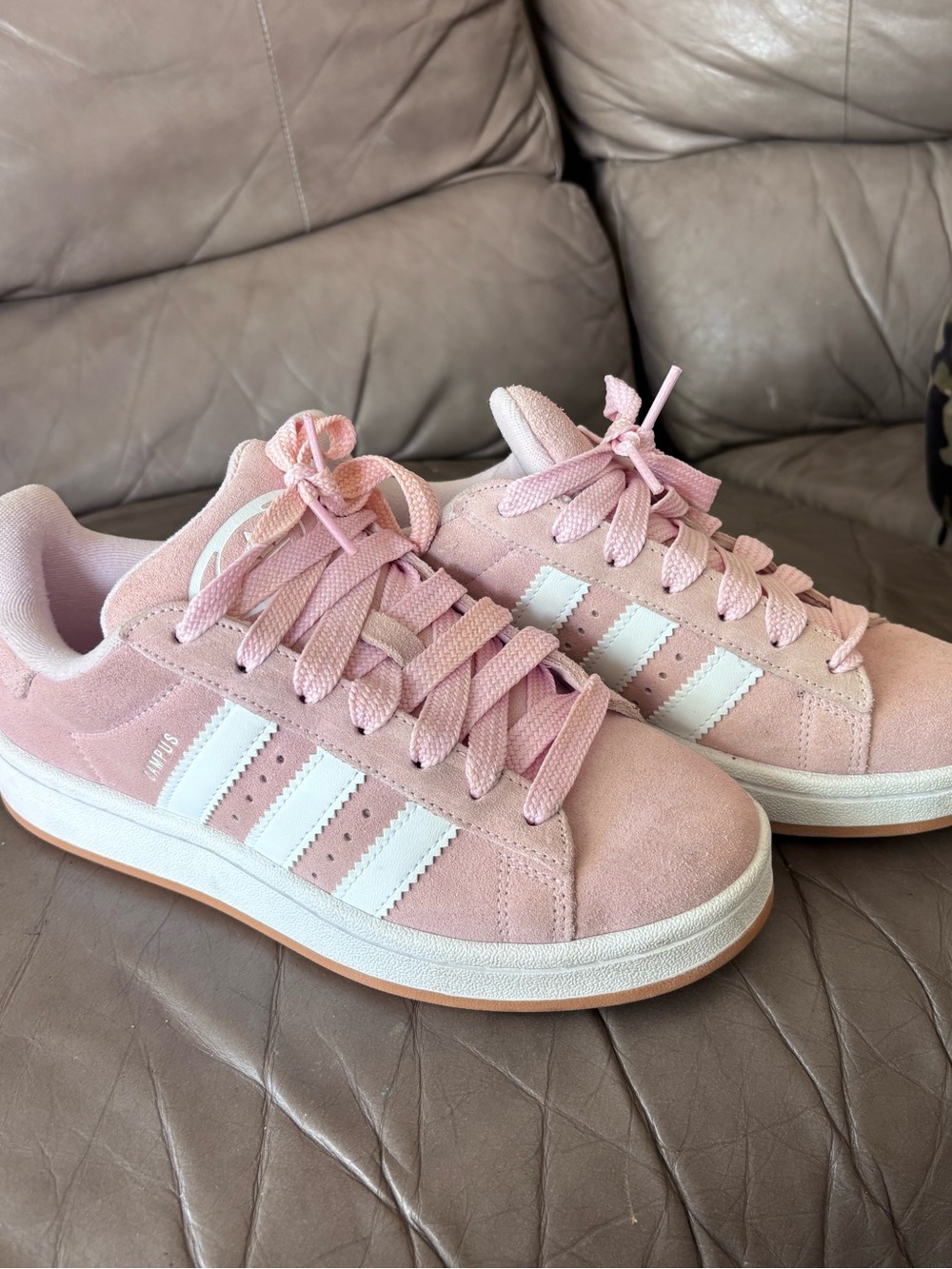 Adidas pink and white Campus ‘00s